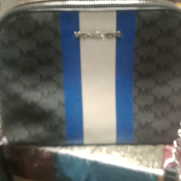 Micheal Kors crossbody handbag - Picture 5 of 5